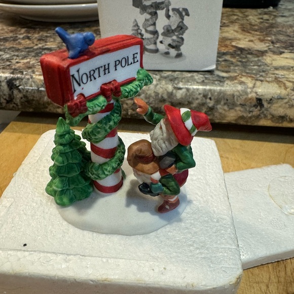 Dept 56 Heritage Collection Trimming the North Pole - Picture 3 of 5